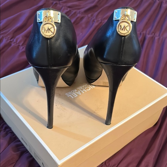 Michael Kors Black Stiletto Heels Classic Pumps - Picture 4 of 10